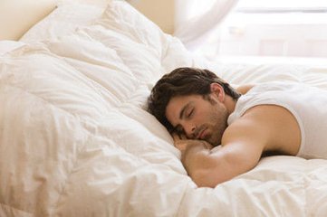 哪些睡觉姿势可以帮助男性壮阳呢?